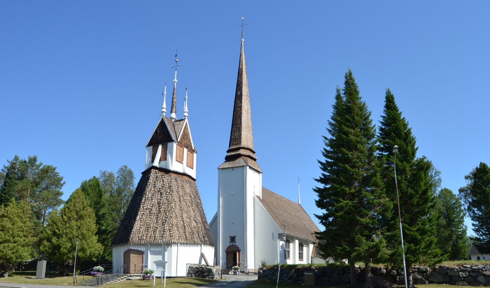 En ny bok om Torneås kyrkogård