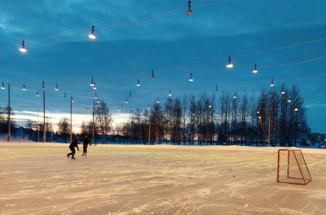 Luistelukentät kutsuvat, myös Pohjan stadion jäädytetty, tervetuloa luistelemaan!